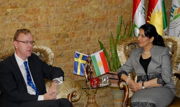 وزيرة العمل والشؤون الاجتماعية تلتقي سفير السويد لدى العراق