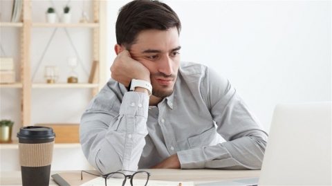 تحذير هام... الشعور باللامبالاة في سنّ الأربعين دلالة على مرض خطير!