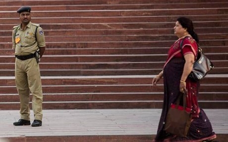 الهند.. النظر إلى امرأة لأكثر من 14 ثانية جريمة