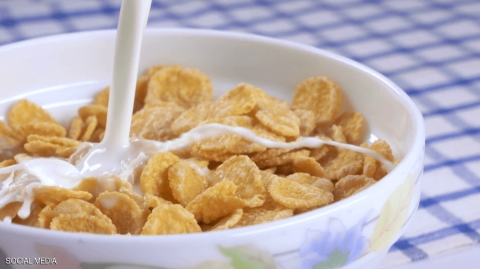 تحذير للآباء: لا للكورن فليكس في إفطار أطفالكم