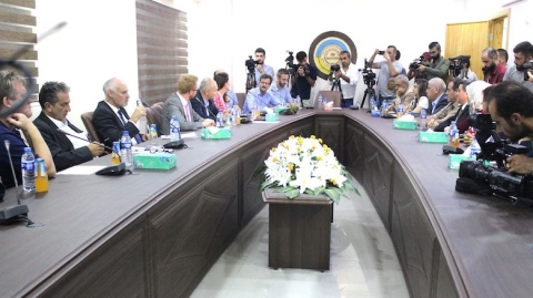 وفد بريطاني في روج افا و