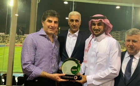 رئيس إقليم كوردستان يحضر مباراة الكويت والسعودية لكرة القدم بملعب أربيل