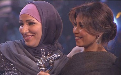 فريق شيرين يفوز .. تتويج فتاة اردنية محجبة بلقب احلى صوت