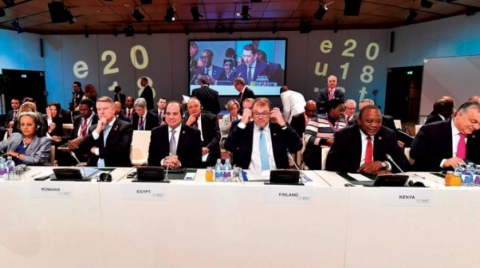 قمة أوروبية ـ أفريقية تؤكد تعزيز الشراكة لمواجهة «الهجرة غير الشرعية»