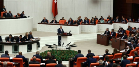 نقاش حاد بين الحكومة والمعارضة في البرلمان التركي حول التعديلات الدستورية