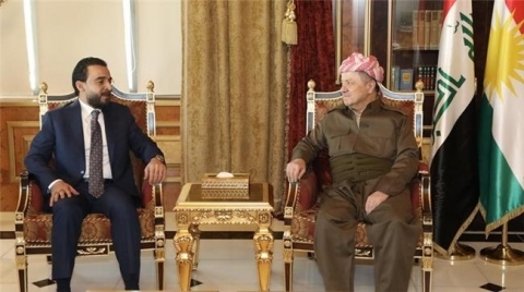 ما سرّ القبلة والأقنعة في رأس السنة؟