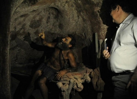 شبيه صدام حسين يعيش منعزلا عن العالم منذ 25 عاما