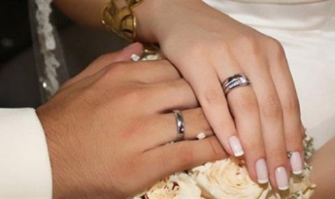 هل المتزوجون أكثر سعادة من غيرهم؟