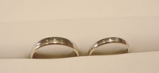 عريس يمهر عروسه بمسروقات من أبيها