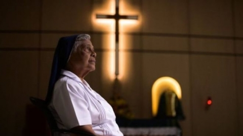 بما تشعر عندما ترافق السجناء إلى حبل المشنقة لمدة 40 عاما؟