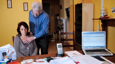 تنمر الزملاء في أماكن العمل قد يصيبك بأمراض مثل 