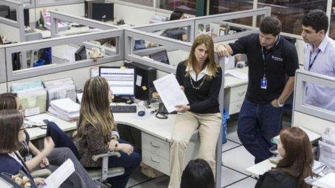 هل تفضلين منصبا مرموقا في العمل أم علاقة عاطفية مستقرة؟