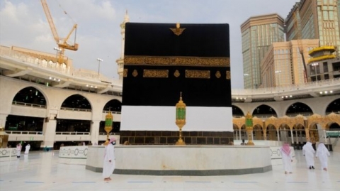 السعودية تسمح بأداء العمرة بعد توقف استمر قرابة 7 أشهر