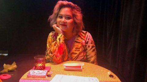 فيروس كورونا: لماذا يلجأ كثيرون إلى المنجمين في ظل تفشي الوباء؟