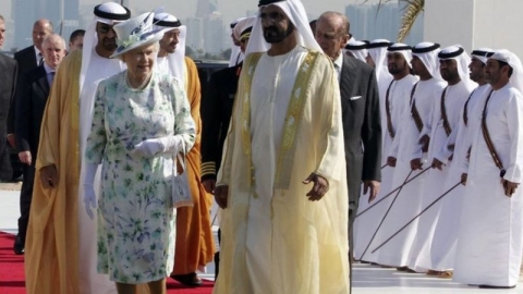 صحف بريطانية: صداقة محمد بن راشد والملكة إليزابيث تحرج بريطانيا وفظائع الاستعمار الفرنسي في أفريقيا