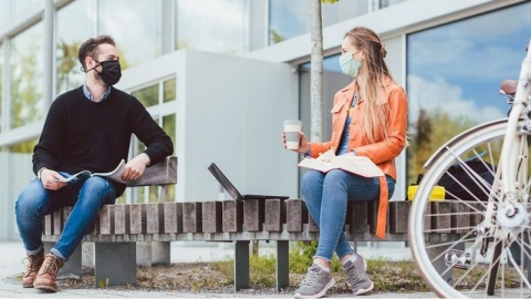  كيف تخلي الناس بهذه السهولة عن حرياتهم في زمن الوباء