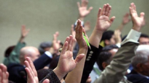 تحالف الصدر يقترح التصويت على حكومة الزرفي عبر الهاتف