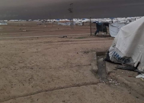 ‹قسد› تطلق حملة دهم واعتقالات في مخيم الهول بحثاً عن خلايا داعش