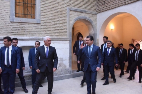 مسرور بارزاني يتفقد أعمال الترميم في قلعة أربيل التاريخية