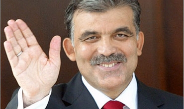 عبد الله غول: تركيا لا ترى نذرا للحرب في المنطقة