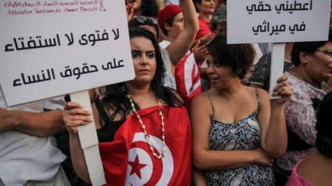 حرية المرأة: هل تعاقب المجتمعات النساء؟