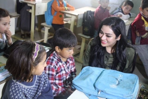 احلام حجي تزور مخيم 