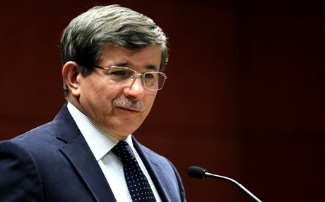داود أوغلو: أمن تركيا شرط لوقف إطلاق النار بسوريا