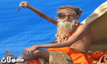 عجوز رفع يده قبل 38 عاما ولم ينزلها حتى اليوم!