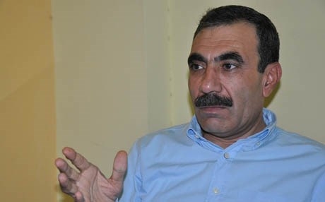 ماذا قال آلدار خليل عن قرار الإدارة الذاتية بإزالة صور أوجلان ورموزها؟