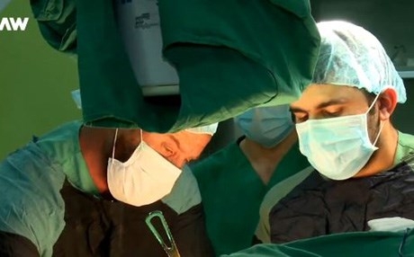 فريق طبي أمريكي يتطوع لمعالجة جرحى البيشمركة مجاناً في دهوك 