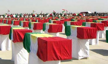 رئيس إقليم كوردستان يشارك في مراسيم دفن رفات المؤنفلين