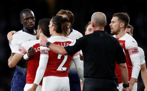 غرامة مالية على أرسنال وتوتنهام بسبب أحداث المناوشات بين اللاعبين