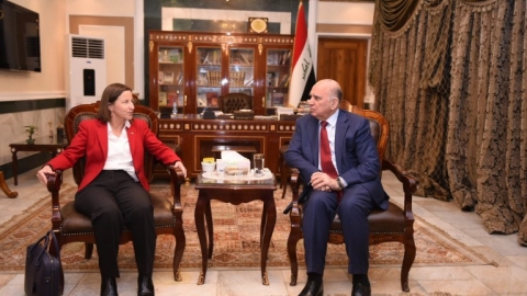 فؤاد حسين يستقبل سفيرة استراليا في بغداد