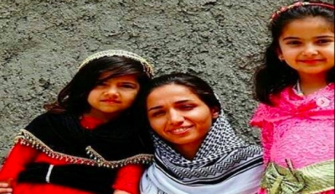 السلطات الإيرانية تحكم بالسجن 10 سنوات على معلمة كوردية لتدريسها لغتها الأم