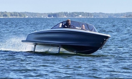 طرح أول قارب كهربائي في العالم للبيع 