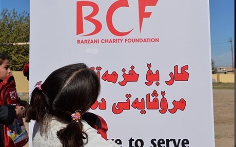 مؤسسة البارزاني الخيرية توزع مساعدات مالية على أربعة آلاف طفل يتيم