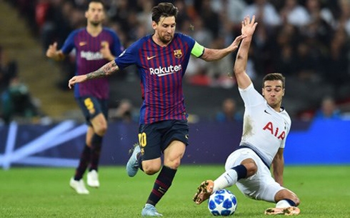 برشلونة يعبر توتنهام في بلاد الضباب بأبطال أوروبا