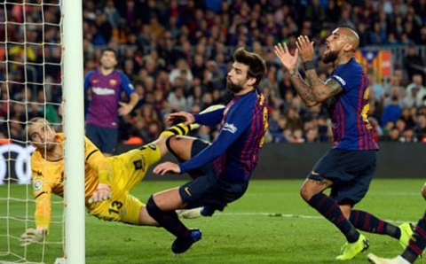 ريال بيتيس يحقق المفاجأة ويصعق برشلونة في 