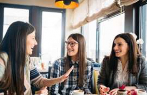 العدد المثالي للأصدقاء في حياة المرء بحسب العلم