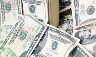 كلما تلد، يفوز قريب لها باليانصيب