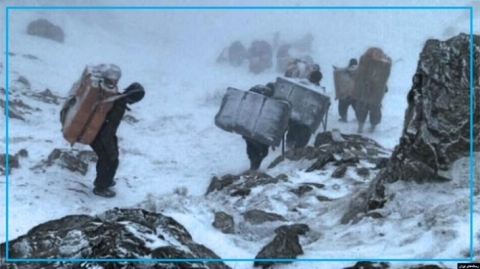 عواصف ثلجية تودي بحياة 5 عتالين كورد في شرقي كوردستان