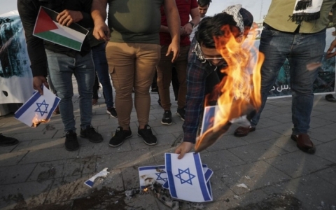 ماعلاقة قرار رفع الحظر و