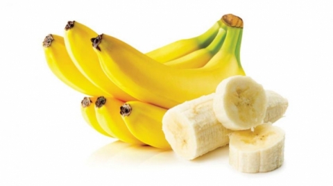 قد تسبب الموت المفاجئ.. أطعمة احذر تناولها مع الموز !