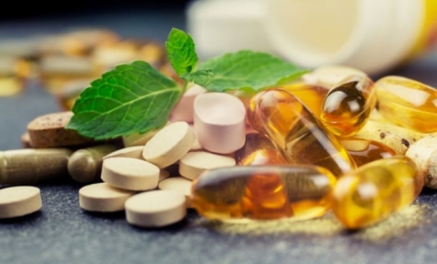 قد تسبب التسمم.. تحذير من استخدام المكملات الغذائية للوقاية من كورونا