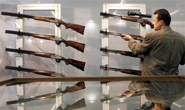 ضبط معمل للعبوات في بغداد والعثور على مخبأ للأسلحة في الموصل