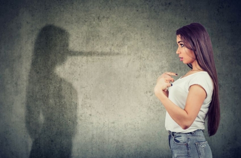 الأسباب النفسية وراء عدم قدرة البعض على التوقف عن الكذب