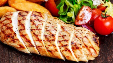 فوائد غذائية وصحية لتناول صدور الدجاج