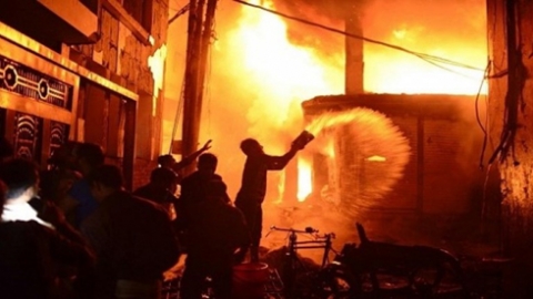 56 قتيلا حصيلة حريق داكا البنغلادشية والعدد مرشح للارتفاع