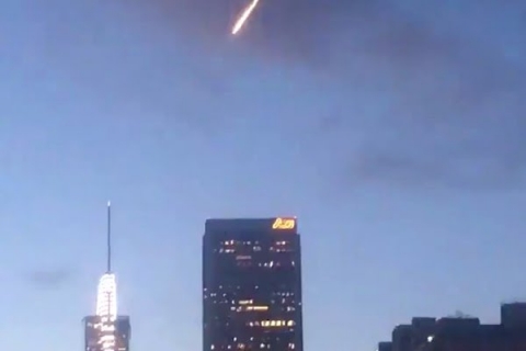 ضوء غريب في لوس أنجلوس يربك الآلاف