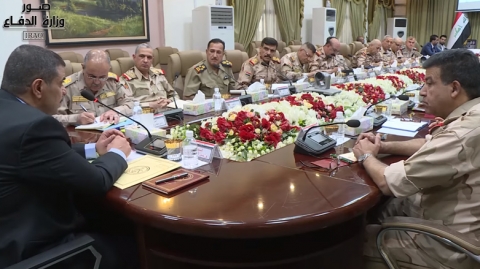 الدفاع تعقد 